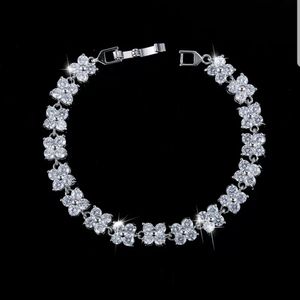 STIRLING SILVER & CUBIC ZIRCONIA BRACLET